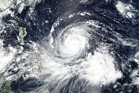 Typhoon Mangkhut Reaches Luzon