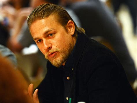 ‘pacific Rims Charlie Hunnam Has A Huge Robot Hunk Of The Day