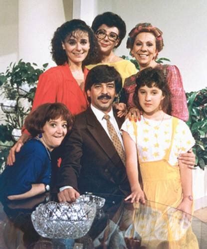Cándido pérez fue una serie de comedia mexicana de la cadena mexicana televisa entre 1987 y 1993, fue transmitida por el canal de las estrellas. El Mundo de las Series DOCTOR CANDIDO... - El Mundo de las ...