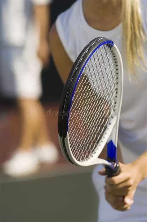 Nahaufnahme Des Tennis Spielers Schläger Halten Stockbild Bild Von