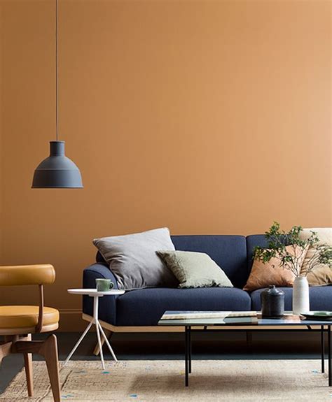 Una sala moderna tambien se define por los colores de las paredes y los muebles, en el uso de plantas y otros elementos orgánicos como por ejemplo, flores. Salas modernas que querrás tener | Tendencias 2020 - 2021