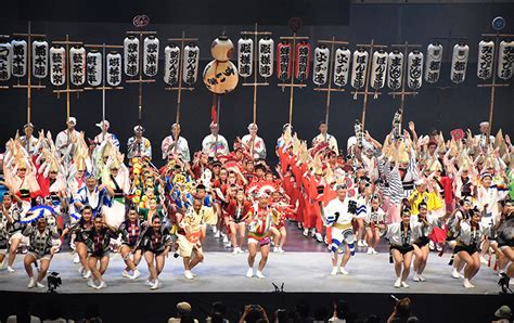 阿波踊り：きょう開幕 機運は最高潮 前夜祭、有名連が華麗な舞 ／徳島 | 毎日新聞