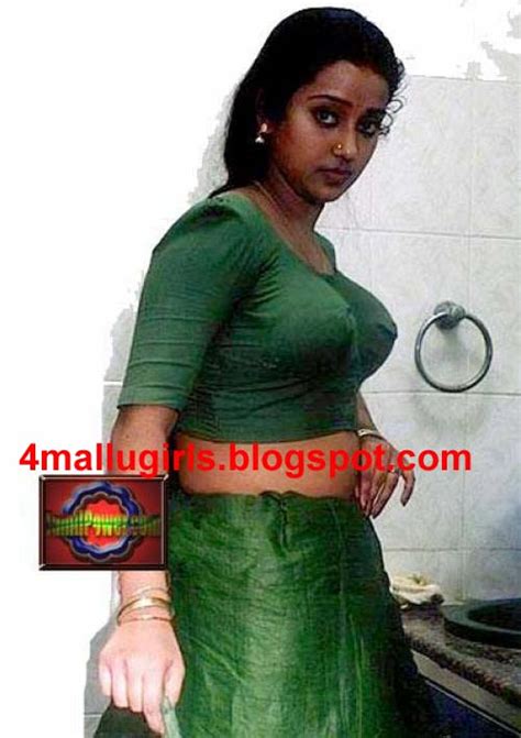 Very Sexy Mallu Aunty Showing Hot Navel Spicy Blouse Mallugirls