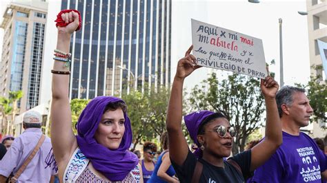 Cientos De Mujeres Marcharon Por Sus Derechos Noticel La Verdad