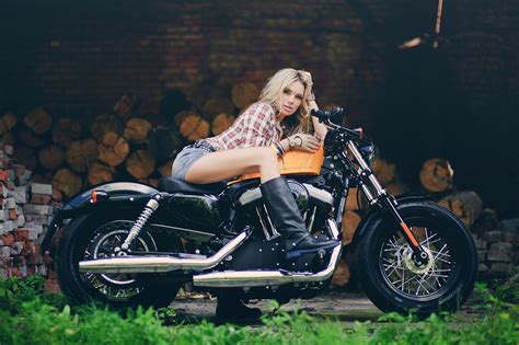Download Boots Model Blonde Motorcycle Harley Davidson Woman Girls And Motorcycles Hd Wallpaper