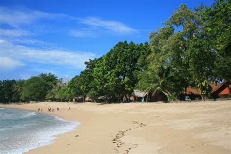 Banyak yang bilang, kawasan ini adalah tempat terindah di ujung barat pulau jawa. LimaKaki: Pantai Sambolo, Destinasi Wisata Akhir Pekan di ...