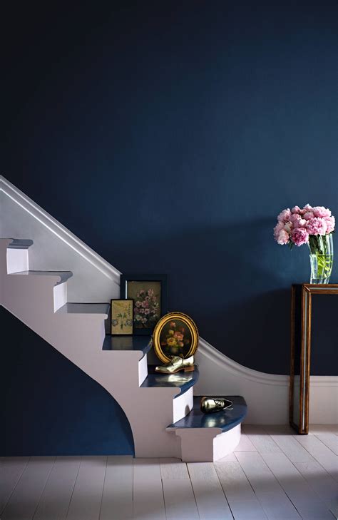 How To Decorate A Dark Hallway And Stairs Leadersrooms