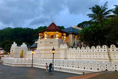 Temple Of The Tooth Relic In Kandy Mahaweli Tours And Holidays