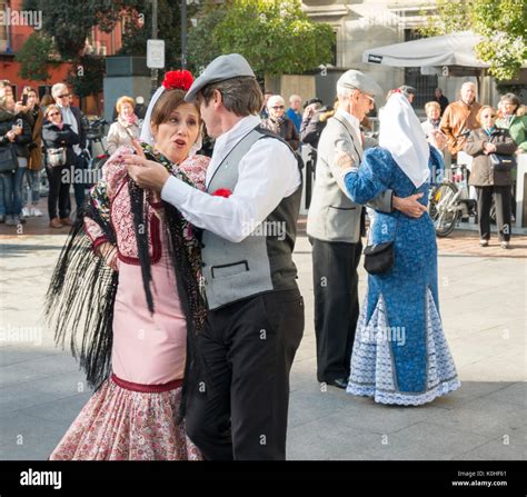 Chotis Baile Típico Madrileño Madrid Capital España Stock Photo Alamy