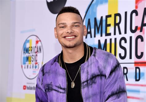 Kane Brown And Becky G Release Spanish Duet Lost In The Middle Of Nowhere