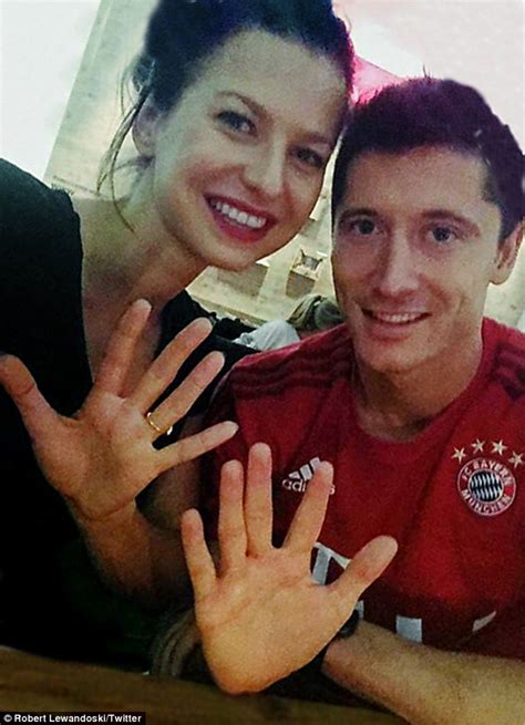Robert lewandowski tentu senang bukan main. Arsenal could still land Robert Lewandowski if Pep ...
