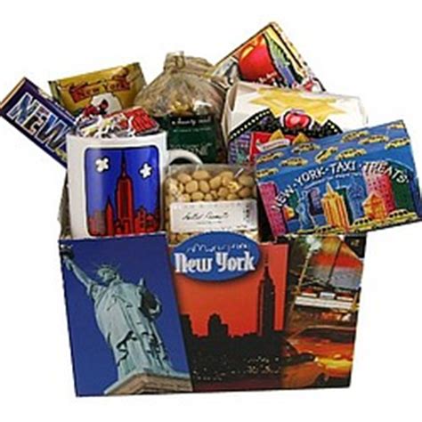 See more ideas about yankees gifts, new york yankees, yankees. Taste of New York Deluxe Gift Basket - FindGift.com