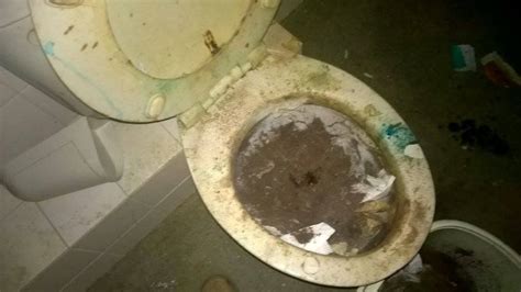 British Extreme Cleaning Team Reveals Most Disgusting Homes
