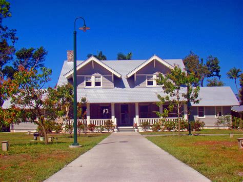 Historic Ford & Edison Estates Hosts Picturesque Mustang Exhibition