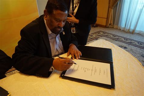 Penghantaran memorandum bagi belanjawan 2021. UNI MALAYSIA LABOUR CENTRE: Signing Ceremony of the ...