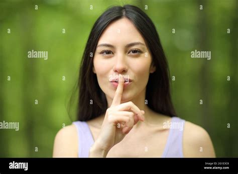 Finger Talk Hi Res Stock Photography And Images Alamy