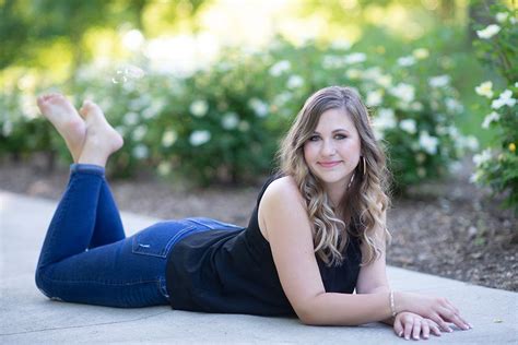 Barefoot High School Senior Portraits Poses