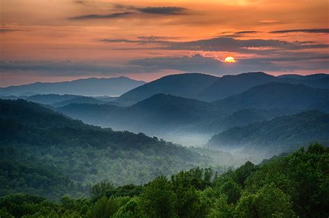 The great Smoky Mountains and the Blue Tree path ~ Egypt Express Travel
