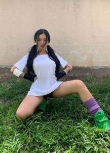 Her video m to the b goes viral on the platform and she become a star over a single night. Bella Poarch Wiki, Age, Height, Weight, Boyfriend, Biography & More