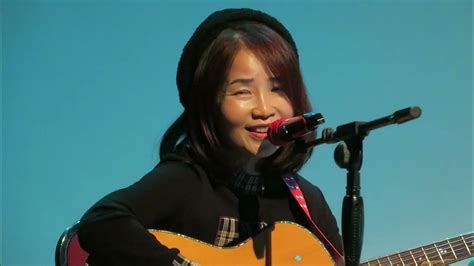 김남조 이기조의 기타연주와 노래 코스모스피어있는길 김상희 youtube