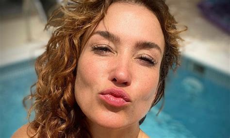 Katja Schuurman Verrast Met Waanzinnig Mooie Topless Foto Op Instagram