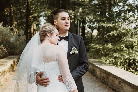 Das rosa kann ihr hochzeitskleid delikat aufpeppen. Wedding | hochzeitsphoto | Photographer | Hochzeit ...