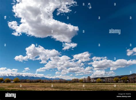 Snow Capped Rocky Mountains Hi Res Stock Photography And Images Alamy