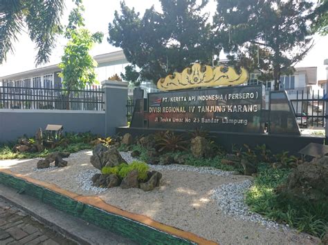 Pt kai akan menjamin kondisi kesehatan para penumpang selama masa anngkutan natal dan tahun baru 2020. PT KAI Berhentikan Operasional KA Penumpang Mulai Tanggal ...