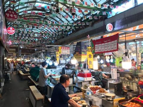 Seoul street food is all about convenience and that means hefty skewers of meat, tteokbokki and more. Top 5 Delicious and Insta-worthy Seoul Food Markets ...