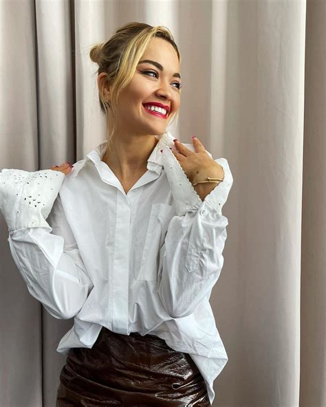 Rita Ora With Bouquet Of Flowers On Valentines Day 4 Photos The