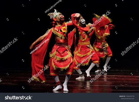 Tari Topeng Panji Panji Traditional Dance Stockfoto 1456293770
