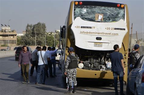 Bomb Hits Tourist Bus Near Egypts Giza Pyramids Wounds 17 News
