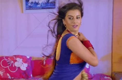 Bhojpuri Actress Akshara Singh Sexy Dance Video Goes Viral Akshara Singh New Song अक्षरा के