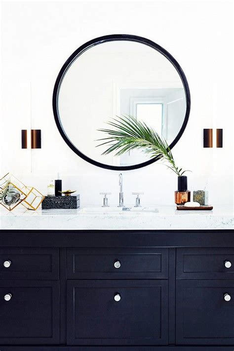 • hollywood vanity mirrors & slayssentials. DECOR TREND: Round bathroom mirrors | My Paradissi