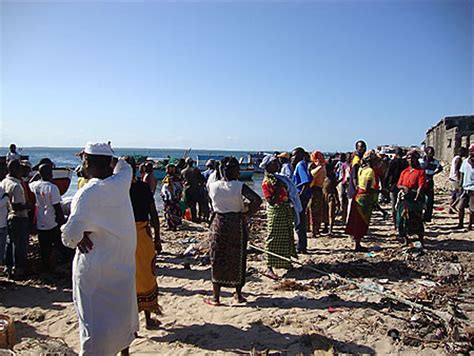 En Attendant Les Bateaux Île De Mozambique Province De Nampula