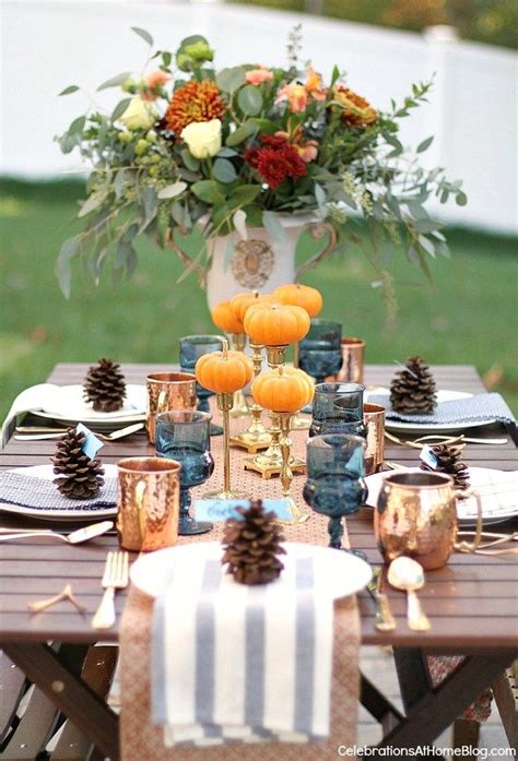 Use these tips to host a holiday girls night in. Your guide to Friendsgiving Thanksgiving Dinner (with ...