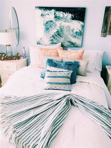 Find inspiration to furnish and decorate your dorm room in a variety of classic and trending styles curated by target's style team. VSCO - aleenaorr - Collection | Home bedroom, Dorm room ...