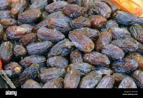 Dates Box Fruit Hi Res Stock Photography And Images Alamy