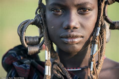 Massimo Rumis Photographs Show Ethiopias Omo Valley Tribesmen Daily