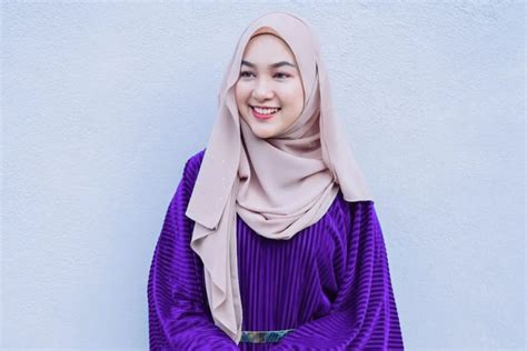 Baju Ungu Tua Cocok Dengan Jilbab Warna Apa Simak Disini