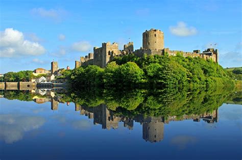 Wales has a living celtic culture, with the welsh language spoken by a fifth of the 3.1 million inhabitants (2019). 12 Top-Rated Tourist Attractions on the Pembrokeshire Coast | PlanetWare