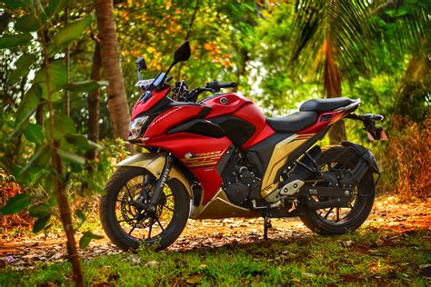 Despite the increase in weight, the efficiency is still at 43 kmpl with a fuel tank capacity of 14 l, which gives a range of over 600 km. 23,897 Units of Yamaha FZ 25 and Fazer 25 Recalled in ...