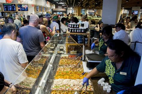 Crowds Greet New Foodland At Ala Moana Honolulu Star Advertiser
