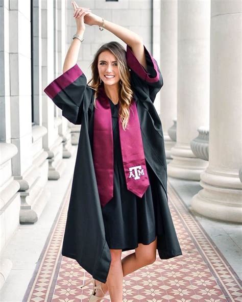 50 Gorgeous College Graduation Outfits Ideas For Women Con Imágenes Toga Fotos Graduacion