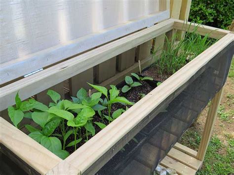 Build a potting bench for the greenhouse. DIY: Make a weather-resistant propagation station | Mini ...