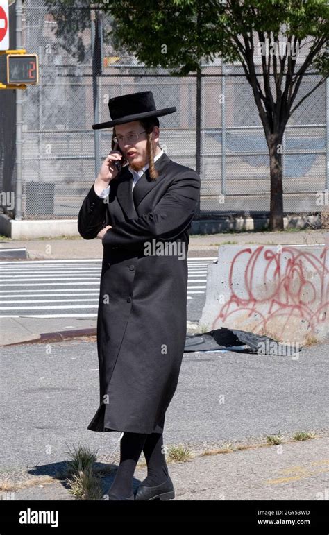 Jewish Man On Cell Phone Hi Res Stock Photography And Images Alamy