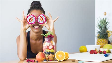 Frutta e verdura in questo caso la fanno da padrone, garantendo notevoli apporti vitaminici e di altre importanti sostanze come ad esempio il ferro e il calcio. alimenti che fanno bene alla vista | Ottica Foscarini