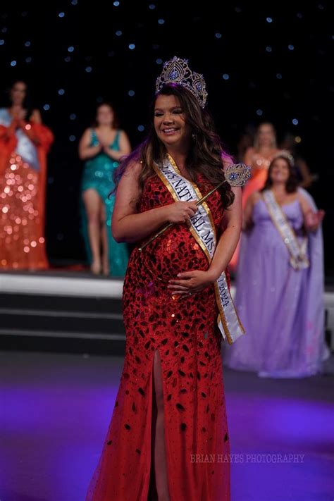 Macclesfield Mum 34 Wins National Beauty Pageant While Pregnant