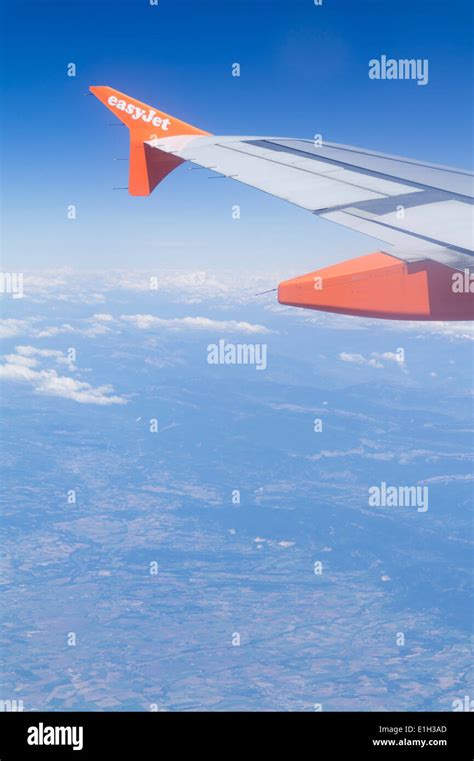 Winglet Sharklet Retro Fitted On Easyjet Plane Wing Stock Photo Alamy