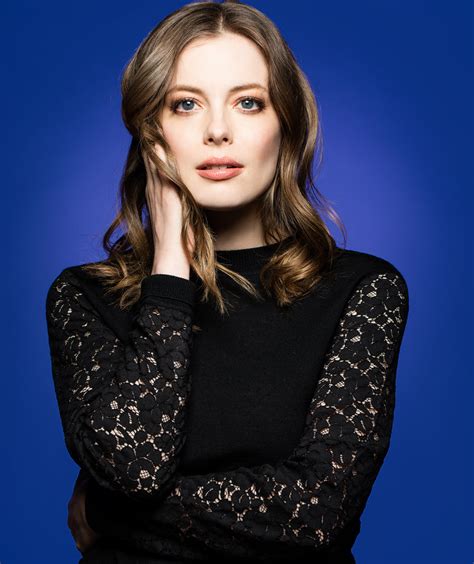 blue eyes 2k blue background long hair gillian jacobs black clothing women actress phone